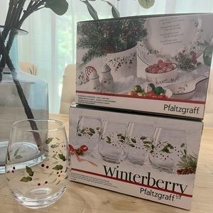 Pfaltzgraff - Winterberry Set of 4 Wine Glasses NIB